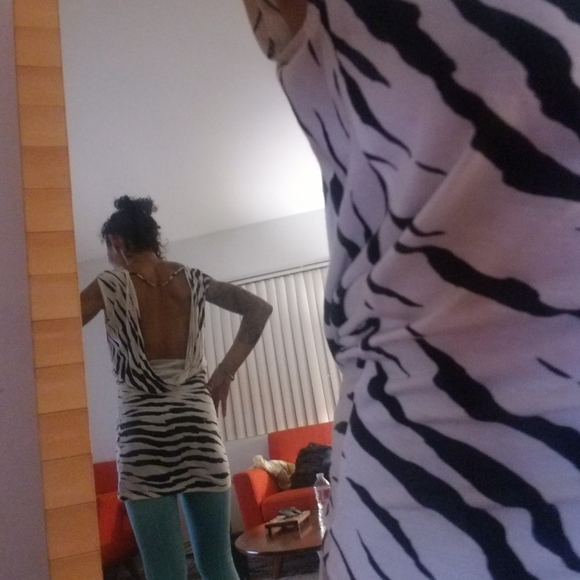 Mini dress, Blk & white zebra print. Size 2-4 - Picture 6 of 6